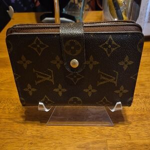 Louis Vuitton Compact Wallet .